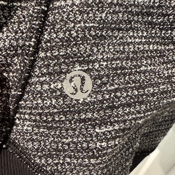 Black & White Lululemon Jacket size 6 - Picture 3 of 3